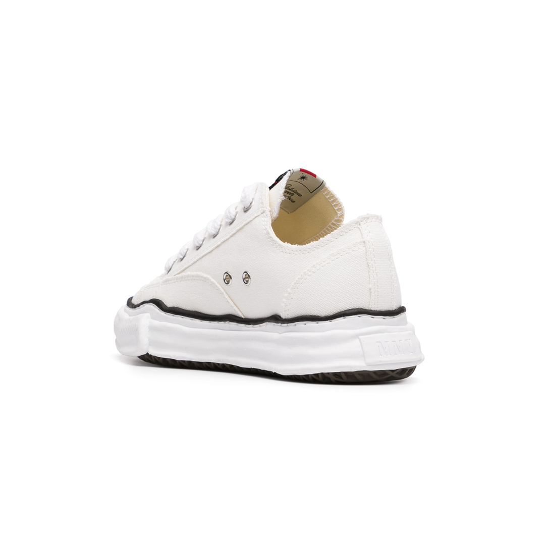 Low-Top Sneaker
